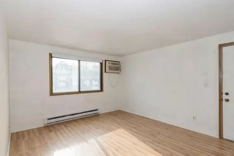 902 Benton Dr, Iowa City, IA 52246