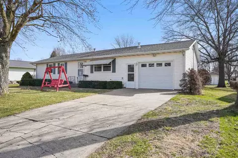 1406 N 4th Ave, Washington, IA 52353