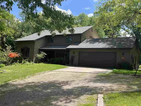 3824 County Down Ln NE, North Liberty, IA 52317
