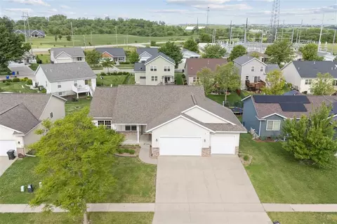 1016 Koudsi Blvd NW, Cedar Rapids, IA 52405