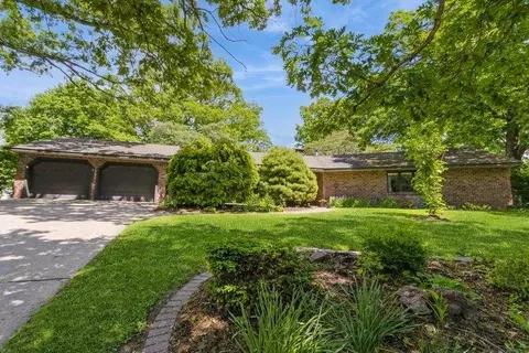 9 Penn Cir, Iowa City, IA 52245