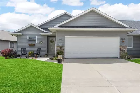 2205 Snapdragon Cir, Cedar Rapids, IA 52404