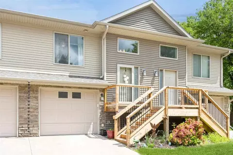106 Copeland Ln, North Liberty, IA 52317