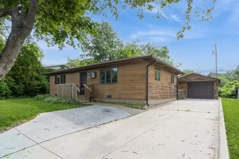 615 12th Ave, Coralville, IA 52241
