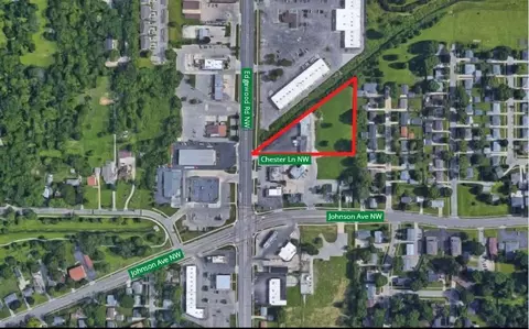 327 NW Edgewood Rd, Cedarrapids, IA 52405