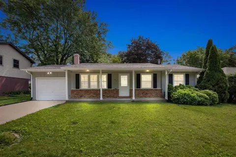 818 Keswick Dr, Iowa City, IA 52246