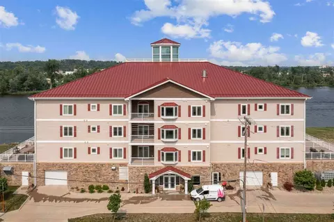 1871 Ellis Blvd NW, Cedar Rapids, IA 52405