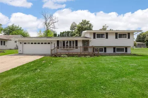 607 E 6th St, Tipton, IA 52772