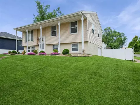 4721 NE Pine View Dr, Cedar Rapids, IA 52402 photo 3