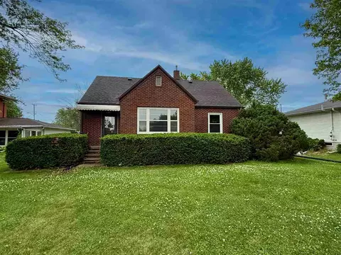 133 W Broad St, North English, IA 52316