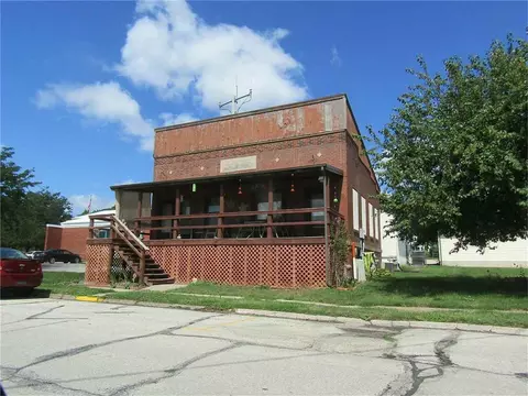 814 3rd St, Wellman, IA 52356