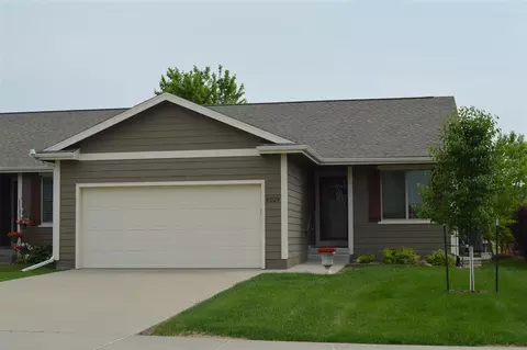 6029 Meacham Dr, Pleasant Hill, IA 50327