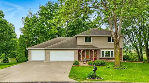 7 Rapid Creek Dr NE, Iowa City, IA 52240
