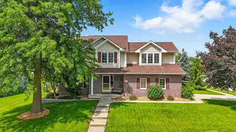 7025 Walden Rd NE, Cedar Rapids, IA 52402