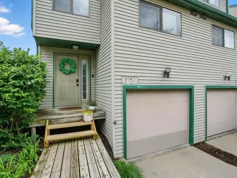 621 Westwinds Dr, Iowa City, IA 52246