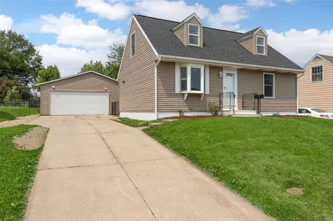 5208 Gordon Ave NW, Cedar Rapids, IA 52405