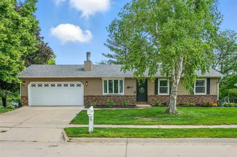 1010 Briar Dr, Iowa City, IA 52240