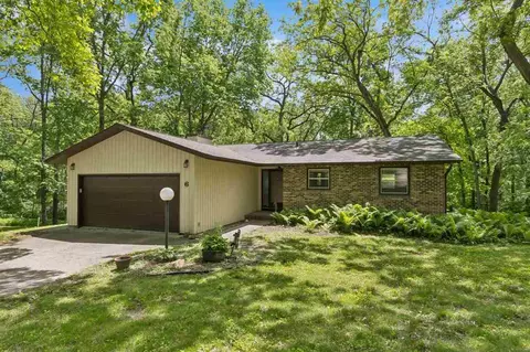 6 Woodland Dr NE, Iowa City, IA 52240