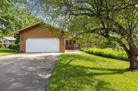 2025 N Ridge Dr, Coralville, IA 52241