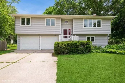1238 Michelle Ct, Iowa City, IA 52240