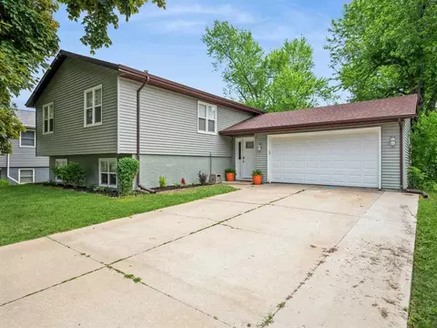 6032 NE Oakwood Ave, Cedar Rapids, IA 52402
