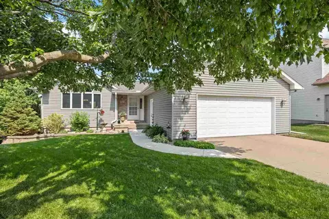 2215 Balsam Ct, Iowa City, IA 52240