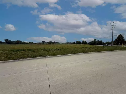 3351 Eagle View Ct, Robins, IA 52328 photo 3