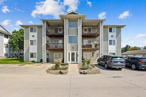 130 Shannon Dr, North Liberty, IA 52317