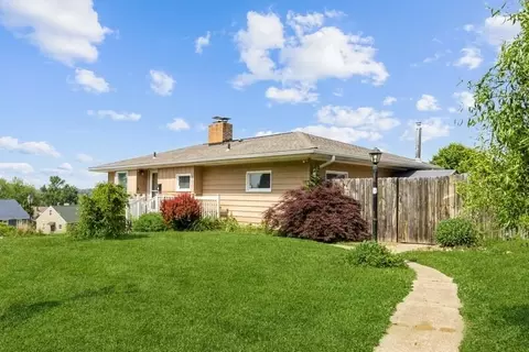 2175 Chandler St SW, Cedar Rapids, IA 52404