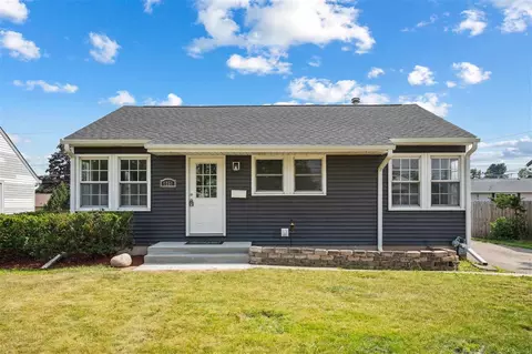 1251 30th St NE, Cedar Rapids, IA 52402