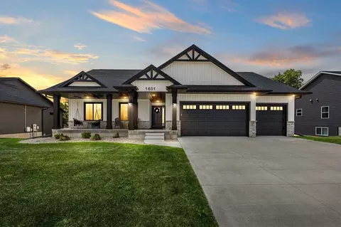 1601 Green Oak Pass, Tiffin, IA 52340