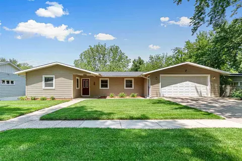 117 Northside Dr, West Branch, IA 52358
