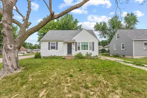1048 NE 30th St, Cedar Rapids, IA 52402