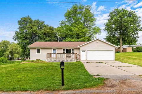 231 N Navajo Ln, North English, IA 52316