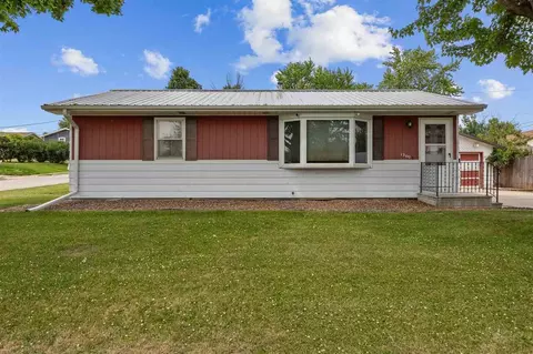 1200 G Ave, Marion, IA 52302
