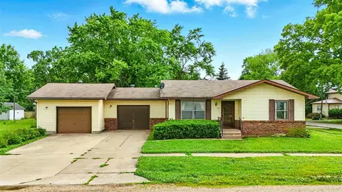 107 N Mechanic St, Brighton, IA 52540