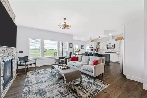 635 Deer Ridge Dr, Atkins, IA 52206