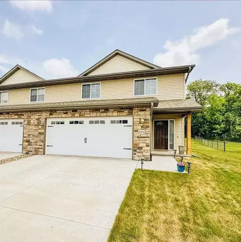 1004 Creekside Dr, Tiffin, IA 52340