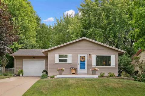 75 Birch Ct, North Liberty, IA 52317