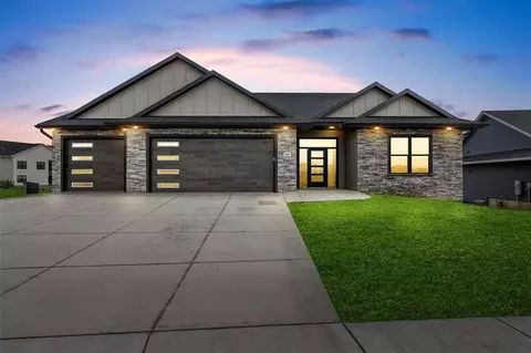 628 Rock Ridge Rd, Tiffin, IA 52340