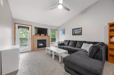 1005 Twilight Dr, North Liberty, IA 52317