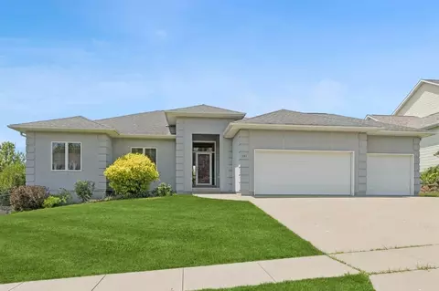 931 Tamarack Trl, Iowa City, IA 52245
