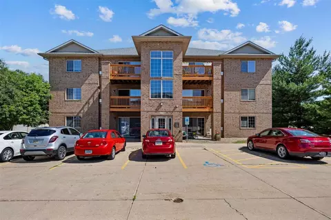 620 Colton Cir NE, Cedar Rapids, IA 52402