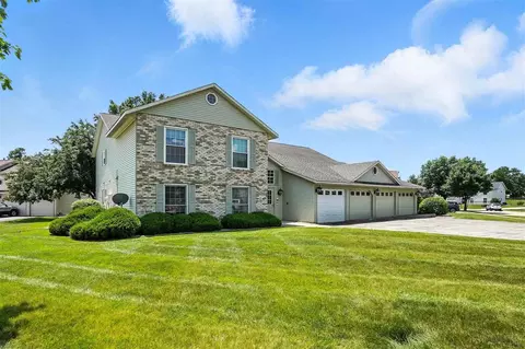 4121 Lexington Dr NE UNIT B, Cedar Rapids, IA 52402