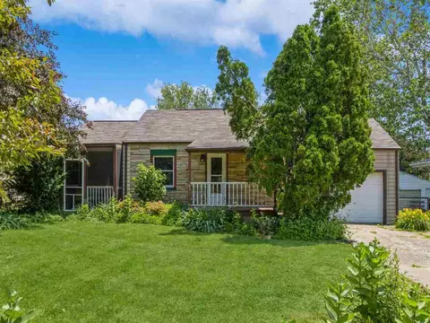 711 9th Ave, Coralville, IA 52241