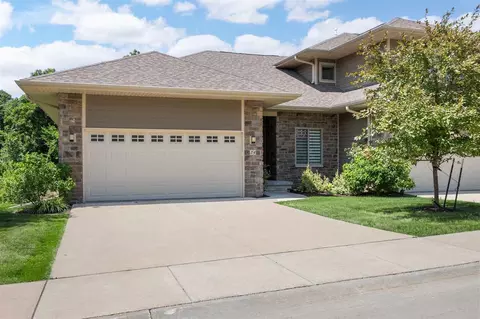 24 Holiday Ridge Ln, Coralville, IA 52241