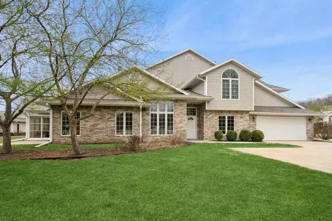 27 Camborne Cir, Iowa City, IA 52245