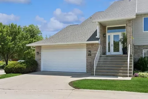 135 Pentire Cir, Iowa City, IA 52245