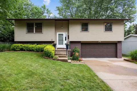 812 Keswick Dr, Iowa City, IA 52246