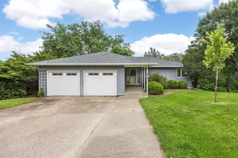 1810 Winston Dr, Iowa City, IA 52245